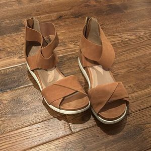 Eileen fisher brown sandels